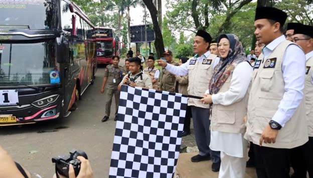 Wabup Tangerang Lepas 382 Jamaah Haji Kloter 15 JKB