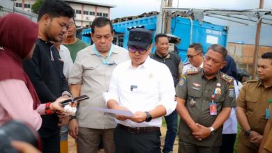 Pilar Saga Tinjau Pengerjaan Proyek di Jalan Ciater Tangsel