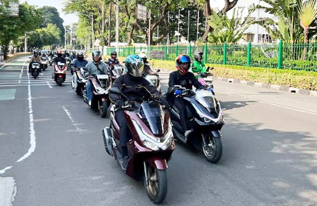 Nikmati Jakarta Sambil Kenali Fitur dan Warna Baru Honda PCX160