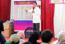Bupati Tangerang Serahkan Bantuan 50 Gerobak UMKM untuk Warga