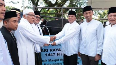 Bupati Tangerang Serahkan Sapi Kurban Bantuan Presiden