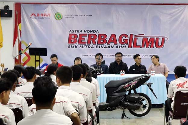 AHBI Kenalkan Teknologi Honda Vario 125 Street kepada Siswa Sekolah