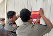 Satpol PP Segel Bangunan Tak Berizin di Kelurahan Cimone Jaya
