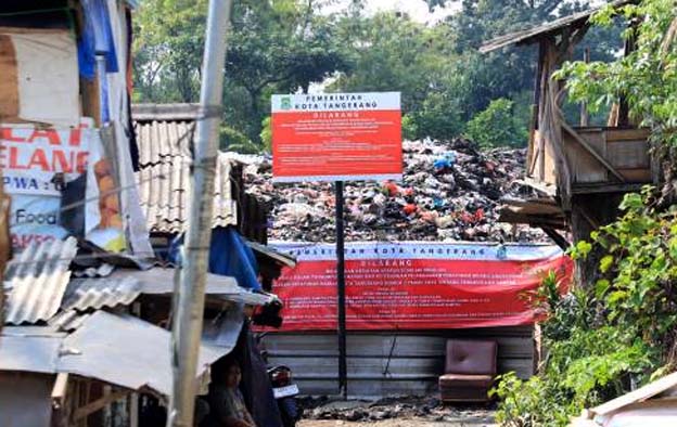 Pemkot Tangerang Segel Pengelolaan Sampah Ilegal di Cibodas