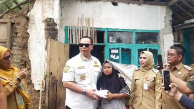 Walikota Serang Bantu Renovasi Rumah Warga di Walantaka