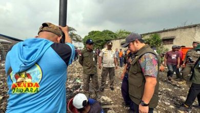 Pemkot Tangerang Segel TPS Ilegal di Kampung Jati Baru