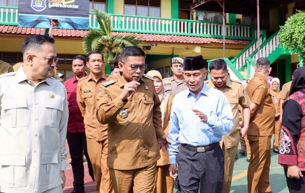 Program Sekolah Gratis, Andra Soni Dongkrak Minat Siswa Sekolah ke Swasta