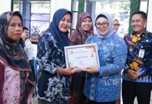 Wabup Intan Minta Pengurus UMKM Kelapa Dua untuk Lebiha Kreatif