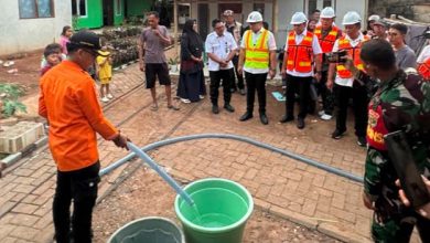 Kekeringan, Pemkot Tangsel Distribusikan Air Bersih ke Warga Keranggan