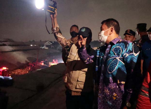 Bupati Tangerang Pimpin Langsung Penanganan Kebakaran TPA Jatiwaringin 
