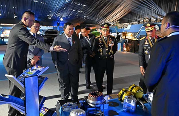 Presiden Prabowo Tinjau Pameran HUT ke-80 Bhayangkara