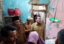 Bupati Tangerang Lihat Kondisi Rumah Roboh di Gunung Kaler