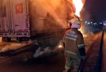 Truk Ekspedisi Bermuatan Paket Terbakar di Jatiuwung