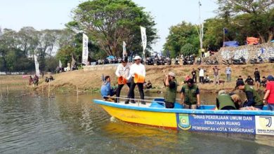 HUT ke-81 RI, Pemkot Tangerang Tebar 1 Ton Ikan Lele di Situ Gede
