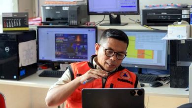 Andra Soni Pantau Dampak Letusan Gunung Anak Krakatau