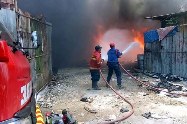 BPBD Berhasil Padamkan Kebakaran Limbah di Cibodas