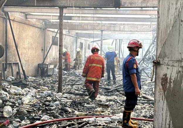 Sebuah Gudang Kosong di Tanah Tinggi Ludes Dilahap Api