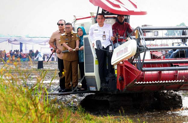 Andra Soni Tegaskan Petani Harus Terapkan Pertanian Modern