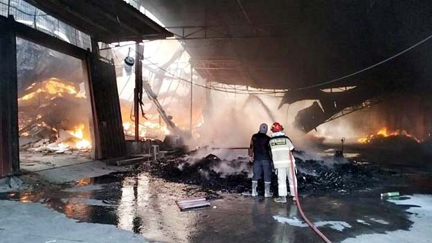 9 Gudang Ludes Terbakarsi si Jago Merah di Pergudangan Jatiuwung