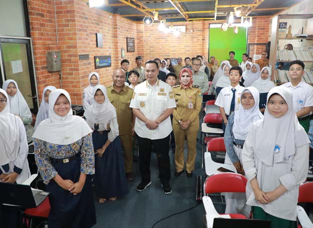 Diskominfo Kota Serang Latih 100 Pelajar Bijak Gunakan AI