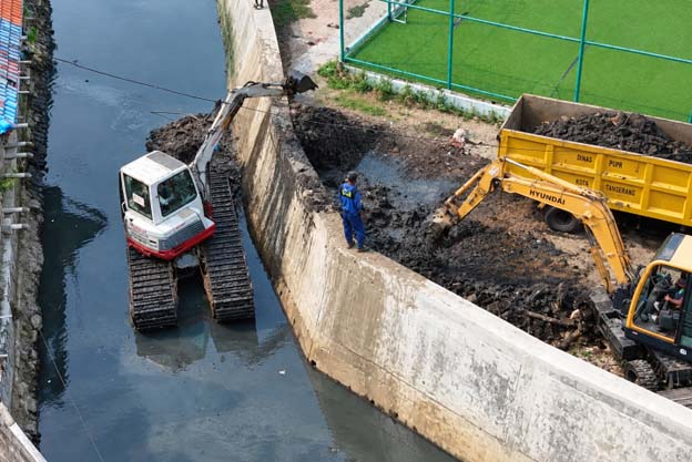 Mitigasi Banjir, Pemkot Tangerang Normalisasi 4 Titik Saluran Pembuangan