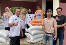 Pemkot Tangerang Salurkan Bantuan 3,5 Ton Pakan Ikan