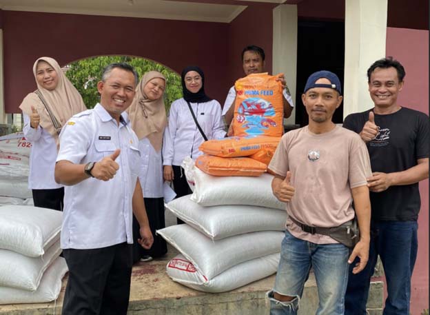 Pemkot Tangerang Salurkan Bantuan 3,5 Ton Pakan Ikan