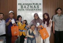 Baznas Kota Tangerang Salurkan Bantuan Alat Bantu Dengar